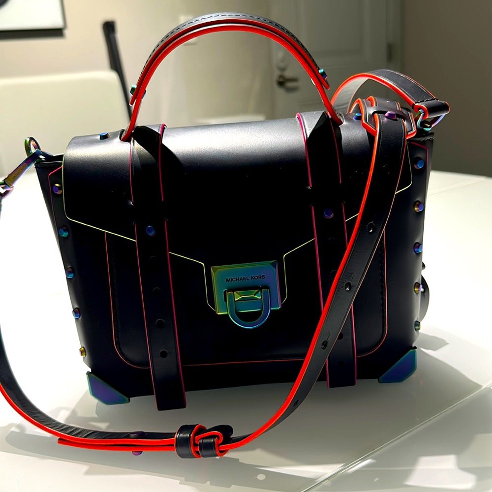 MICHAEL KORS MANHATTAN Medium Satchel